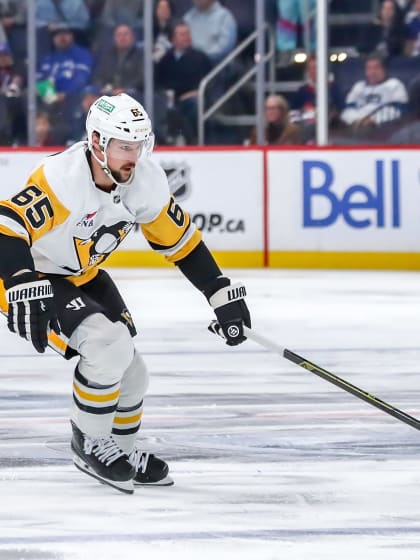 Lössläppt Erik Karlsson i täten för Pittsburgh Penguins heta start