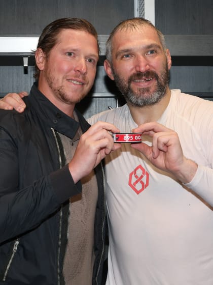 Backstrom et Oshie émus devant l’exploit d’Ovechkin 