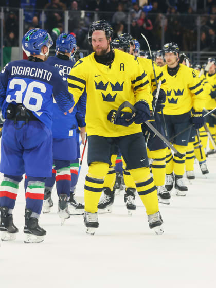 Full pott för Tre Kronor i oväntat tuff OS-premiär mot Italien