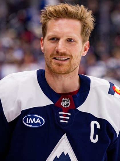 Gabriel Landeskog överraskad med Masterton Trophy och Mark Messier Leadership Award