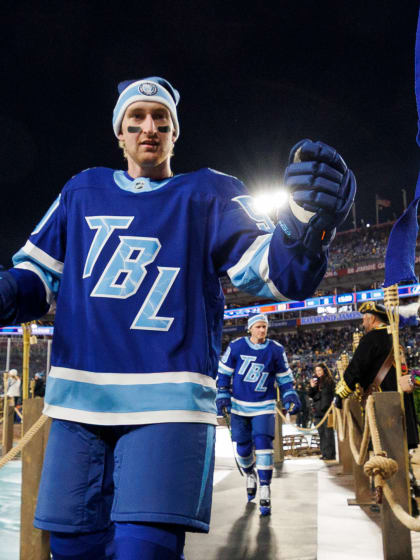 Tampa Bay Lightning gelingt in der Stadium Series ein historisches Comeback