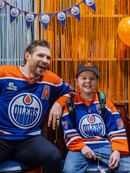 Oilers visit Ronald McDonald House