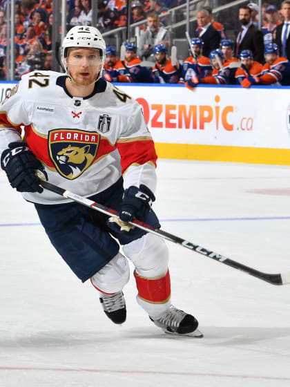 Florida Panthers back Gustav Forsling tilldelas Guldpucken 2024