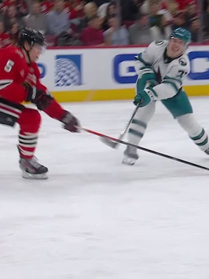 SJS@CHI: Celebrini scores goal against Spencer Knight