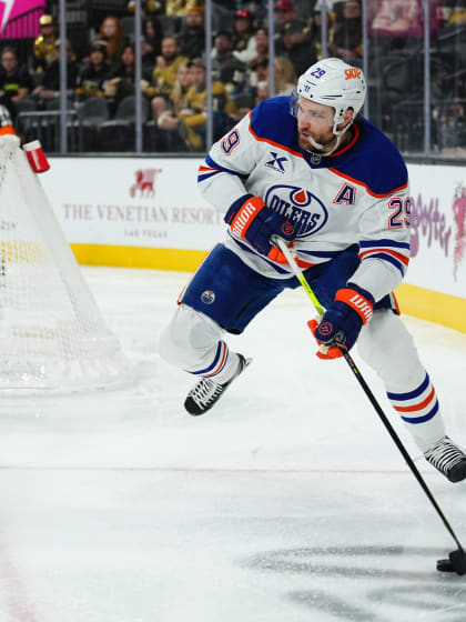 Edmonton Oilers und Vegas Golden Knights in historischem Spiel