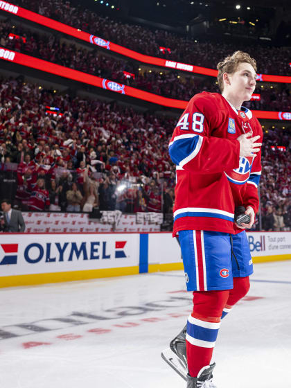 Lane Hutson se alzó como héroe de los Montreal Canadiens en el Juego 3 