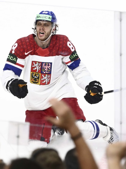 Pastrňák se těší na start MS i souhru s Červenkou