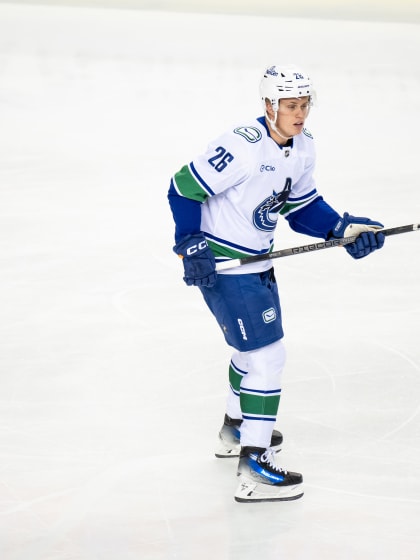 Vancouver Canucks kallar upp Elias Pettersson från AHL