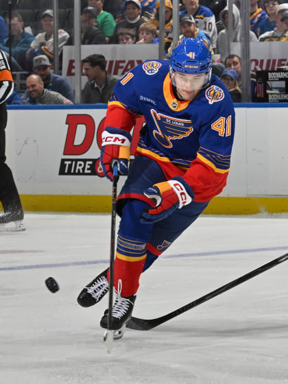 Theo Lindstein poänggörare med St Louis Blues i NHL-debuten