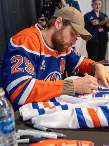 WEM Autograph Session (Nov. 27)