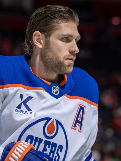 Leon Draisaitl befindet sich bis Dienstag zur Behandlung in Muenchen