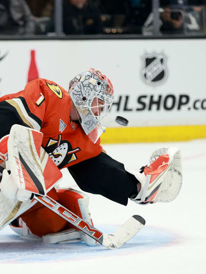 Qualifying offers extended to restricted free agents