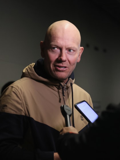 Sundin i båset på Djurgårdens träning