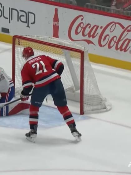 Montembeault se dresse devant Carlson