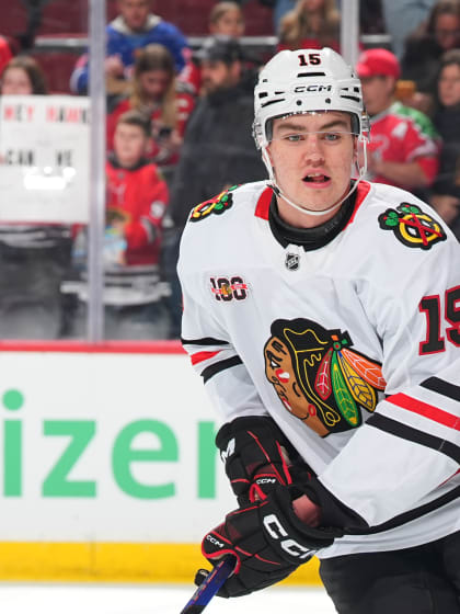 Bra vanor från Blackhawks forward Anton Frondell som fått nytt nummer
