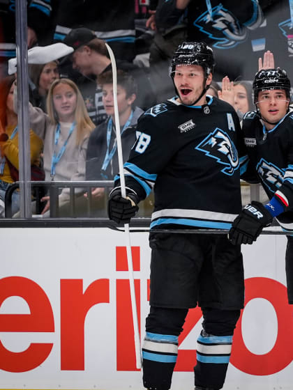 JJ Peterka ragt gegen den Ex-Klub heraus