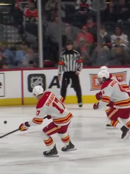 Huberdeau surprend Kolosov d'un tir de loin