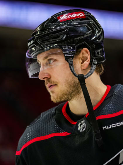 Carolina Hurricanes forward Jesper Fast avslutar karriären