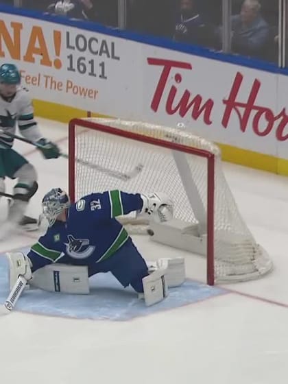 SJS@VAN: Celebrini scores goal against Kevin Lankinen