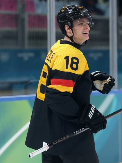 Doppelpacker Tim Stuetzle ballert Deutschland zum Olympia-Auftakt-Sieg