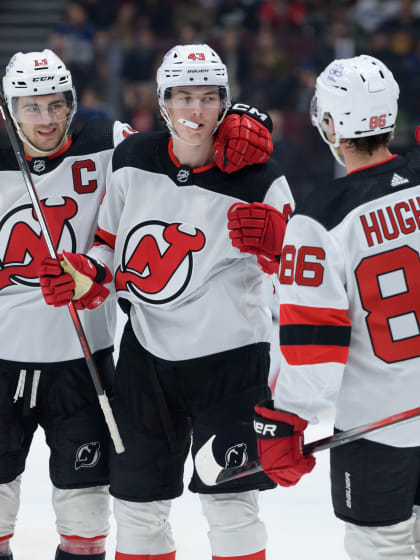 Hischier und Siegenthaler leisten ihren Anteil zum Hughes-Spektakel