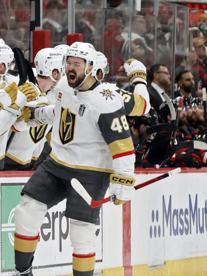 Vyberte si sestřih: Hertl v závěru rozhodl o výhře Vegas 5:4