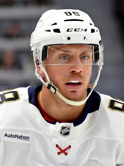 Nate Schmidt signs 3 year contract with Utah Mammoth