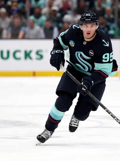 Burakovsky trejdad till Chicago Blackhawks