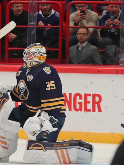 Global Series brings out competitive spirit of Lightning, Sabres