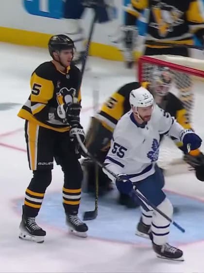 Roy se joint à la fête en A.N.