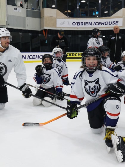 Los Angeles entertains kids with post-practice clinic in Melbourne
