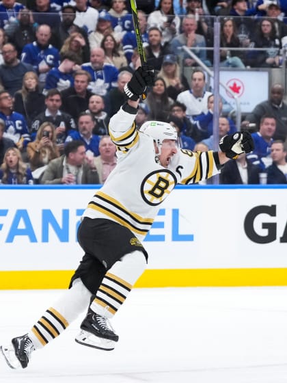 Brad Marchand leadz Boston Bruins ta Game 3 win