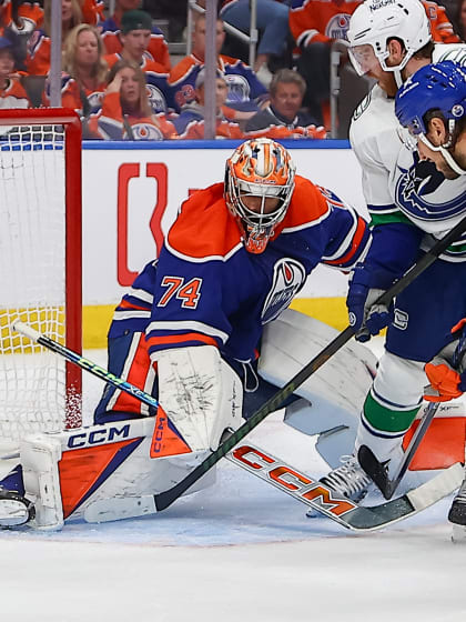 Edmonton Oilers search for answers in net after Game 3
