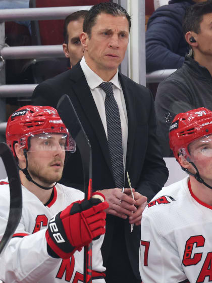 Rod Brind'Amour signs contract with Carolina Hurricanes