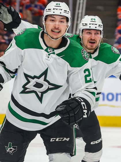 Jason Robertson gets first playoff hat trick in Dallas Game 3 win