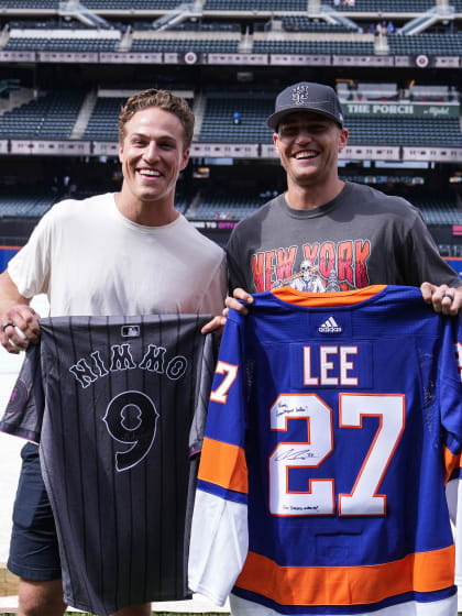 PHOTOS: Anders Lee Throws First Pitch at Mets Game