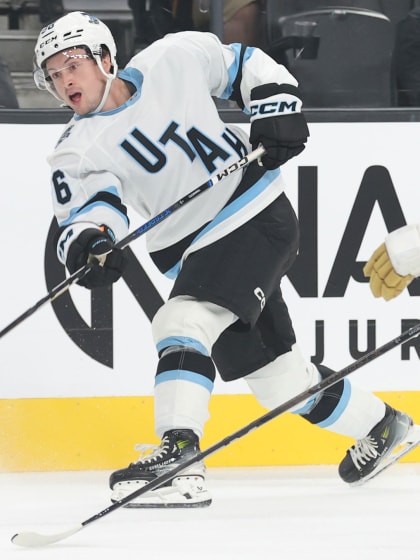 Kailer Yamamoto signs 1-year contract with Utah