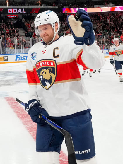 Aleksander Barkov has perfect homecoming at Global Series Finland