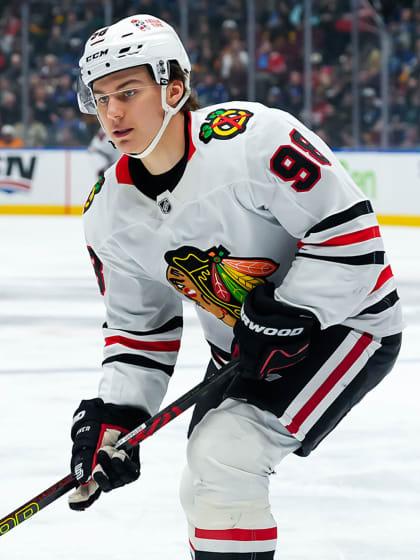 Blackhawks Connor Bedard struggles in Vancouver homecoming