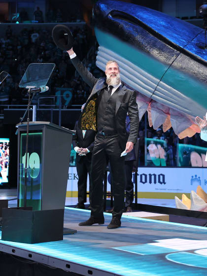 Joe Thornton has number 19 retired by San Jose Sharks