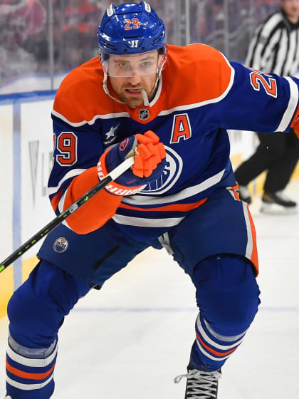 Draisaitl gewinnt Zweikämpfe an beiden Enden des Eises für die Oilers 2024-25