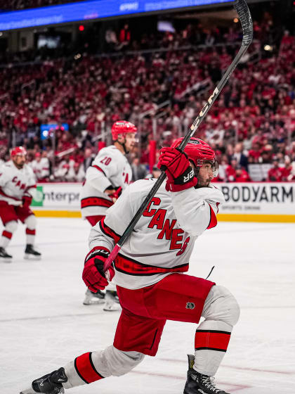 Carolina Hurricanes stick to offense plan in Game 3
