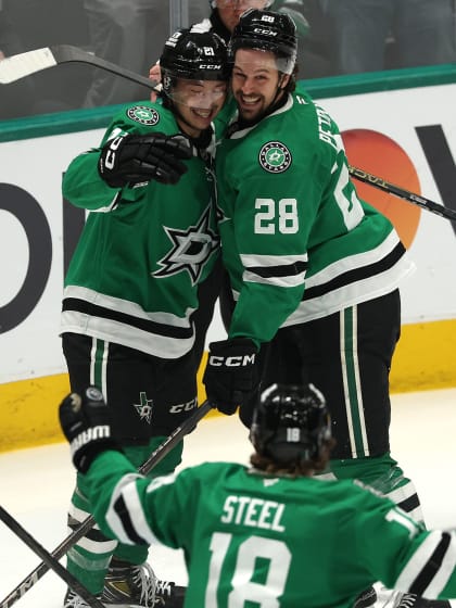 Alexander Petrovic lucky goal turns tide for Dallas Stars in game 3