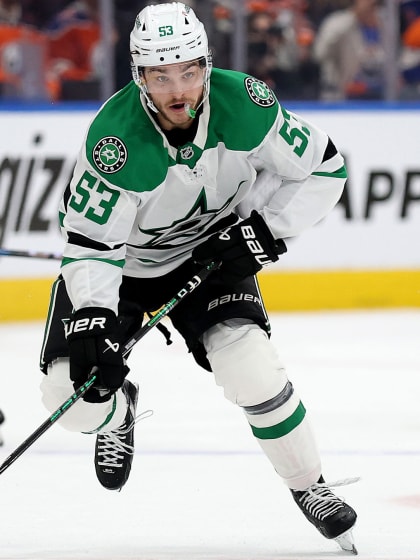 Stars continue to have faith in center Johnston