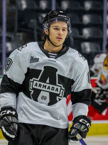 Justin Carbonneau brings football mentality to ice ahead of 2025 NHL Draft