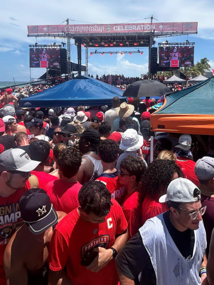 Panthers fan experiences Stanley Cup parade