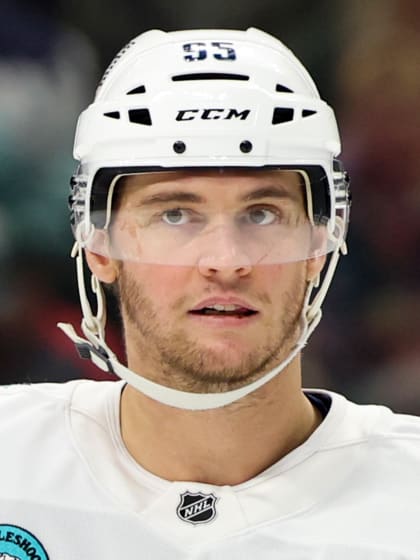 Andre Burakovsky eager to bring game help young Chicago Blackhawks centers after trade