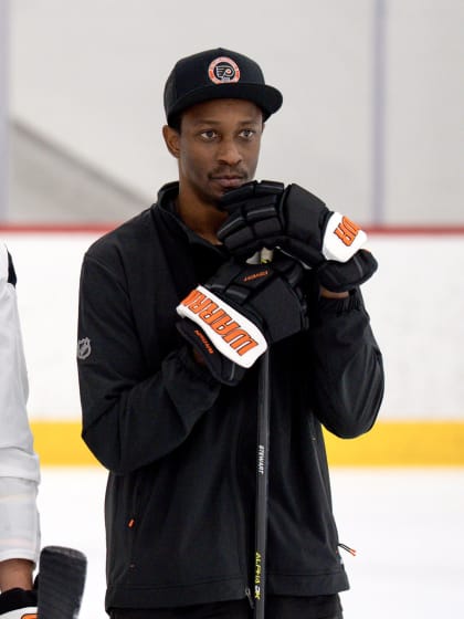 Wayne Simmonds guest coach at Philadelphia Flyers development camp