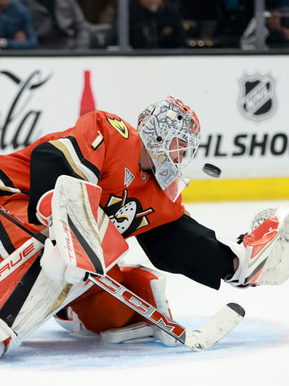 Qualifying offers extended to restricted free agents