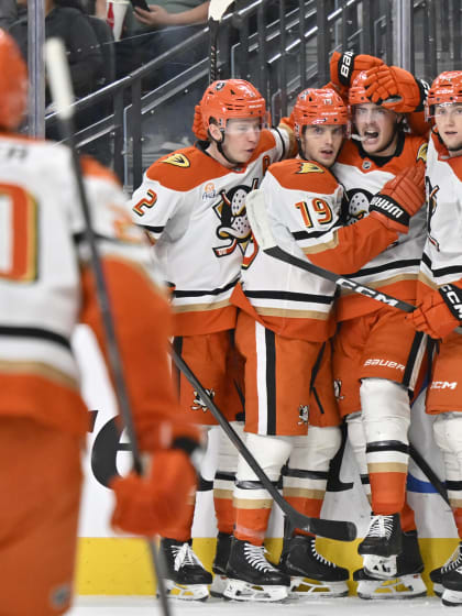 Plats på scen för Leo Carlsson när Anaheim Ducks vann igen